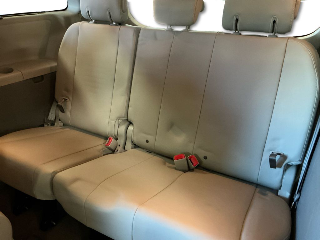 2013 Toyota Sienna XLE photo 20