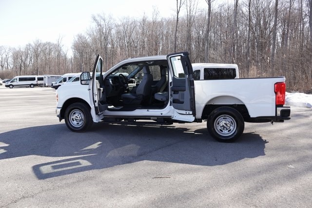 2023 Ford F-250 photo 2