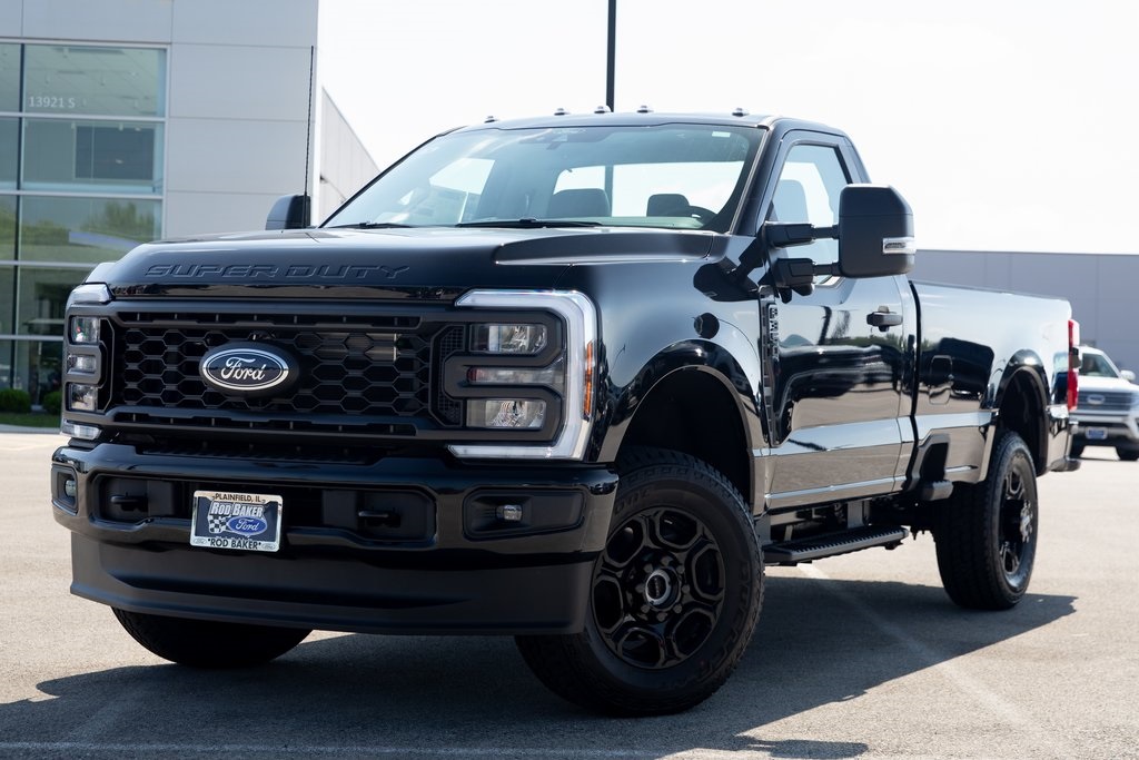 2025 Ford F-350 XL photo 3