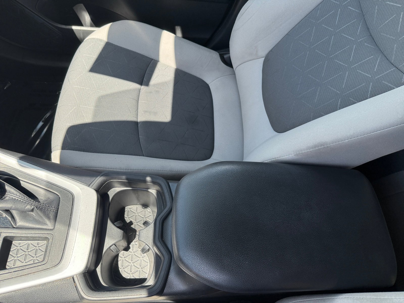 2021 Toyota RAV4 XLE photo 11