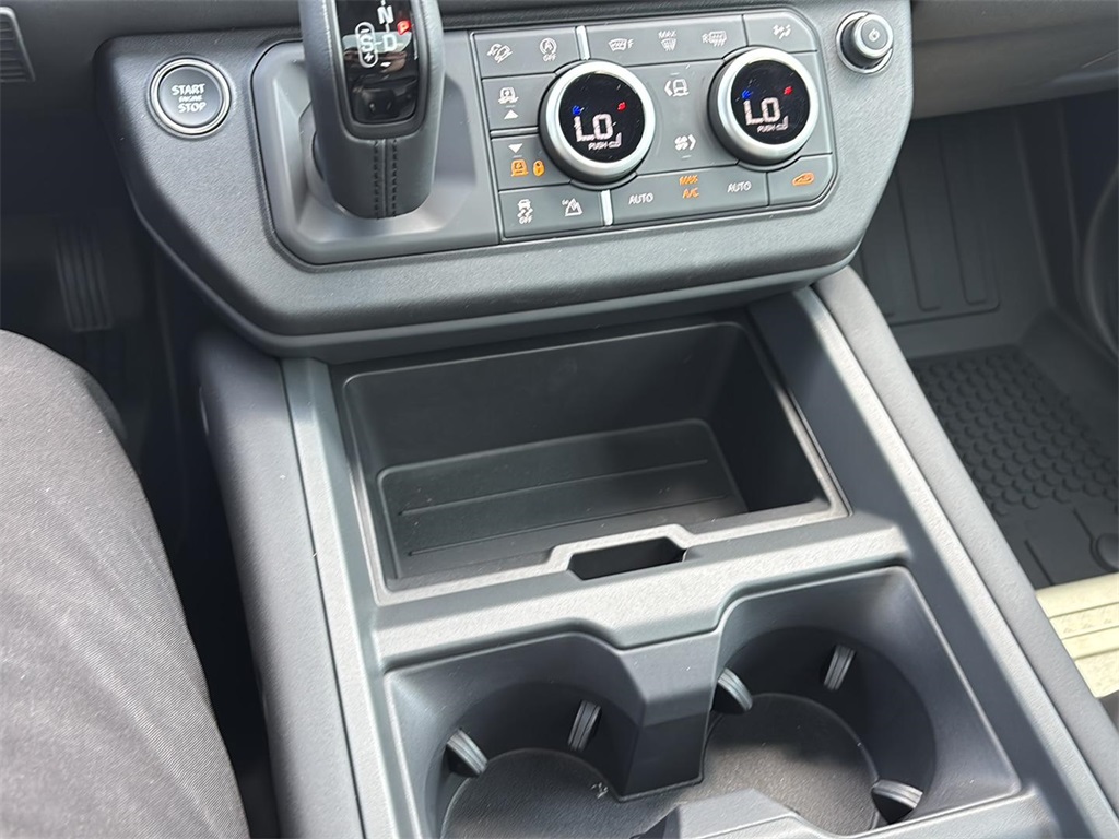 2025 Land Rover Defender 110 X-Dynamic SE photo 14