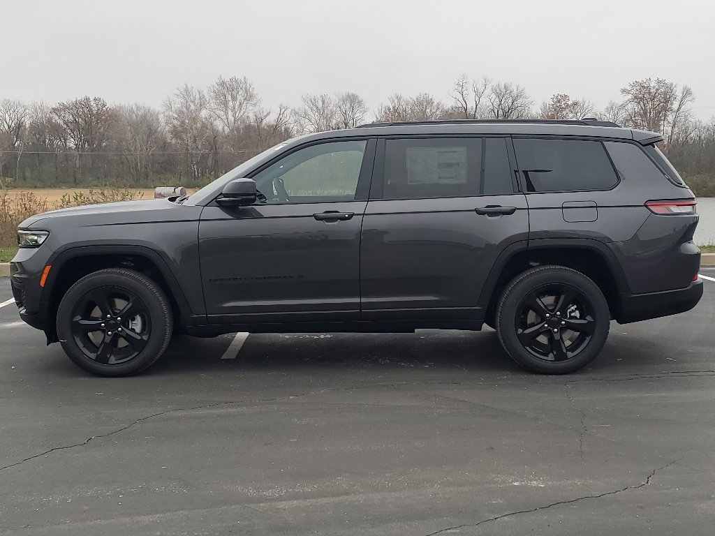 2025 Jeep Grand Cherokee Altitude X photo 3