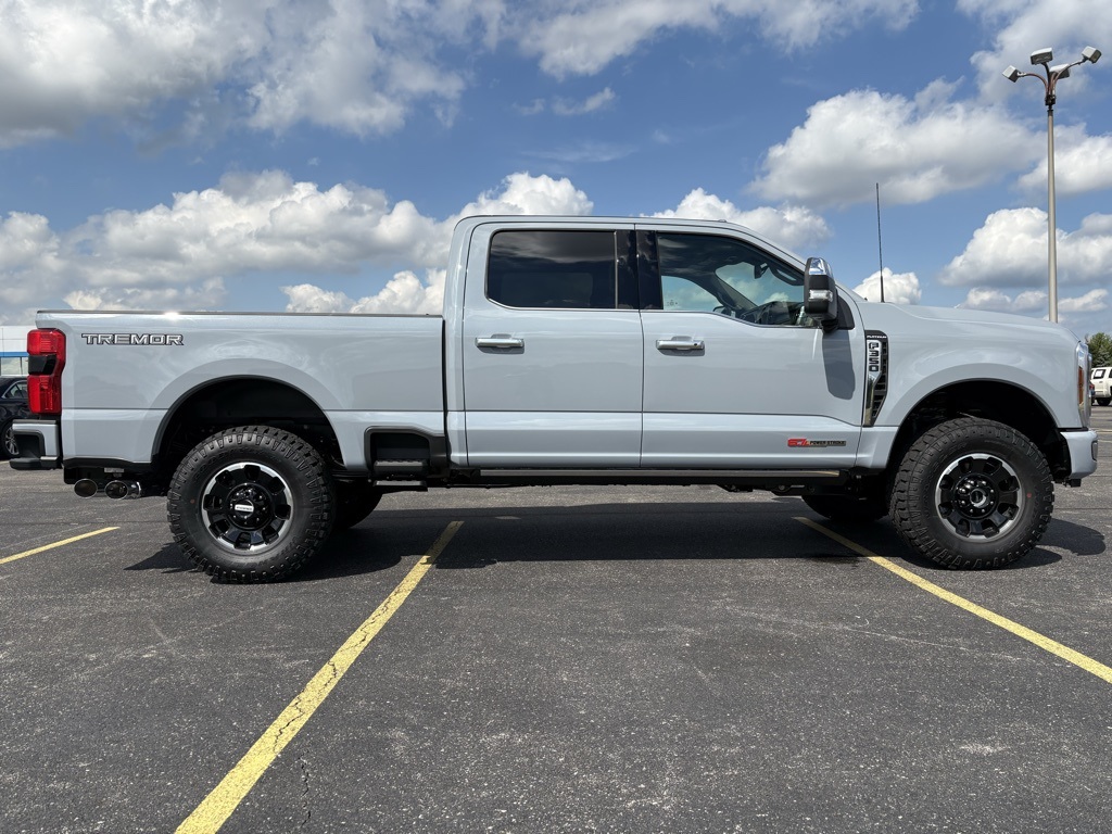 2025 Ford F-350 Platinum photo 4