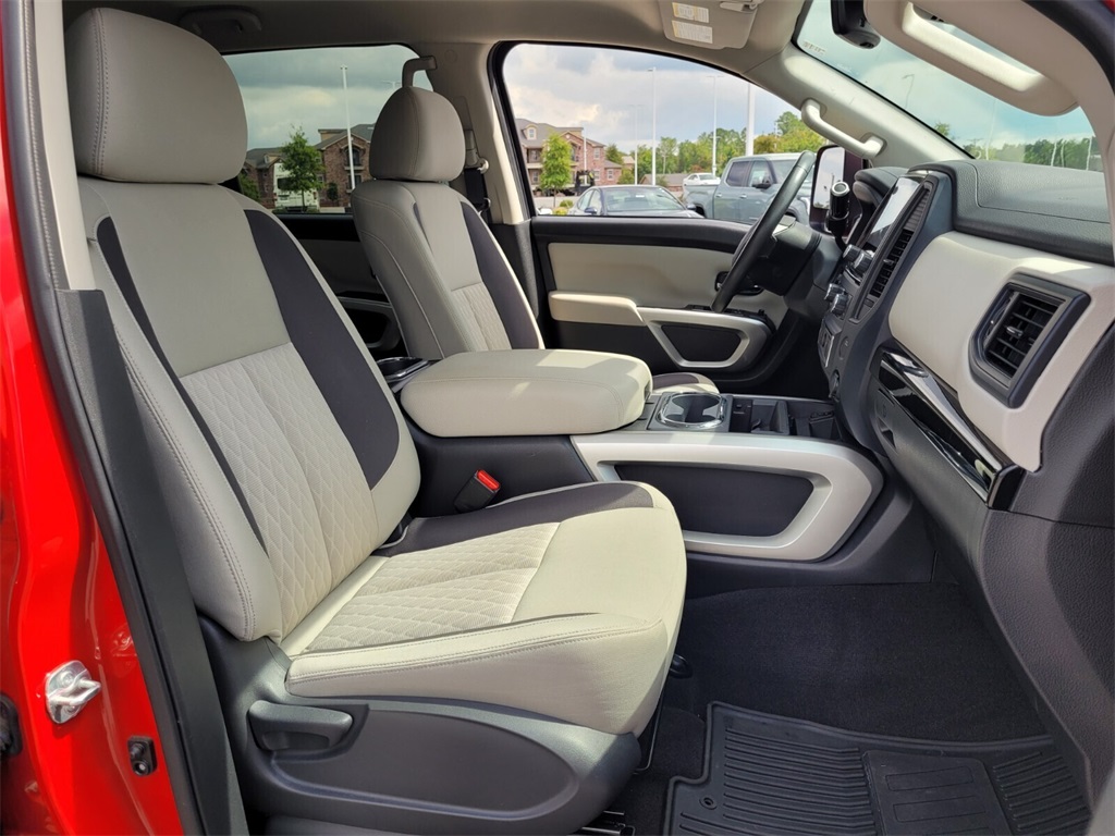 2023 Nissan Titan SV photo 11