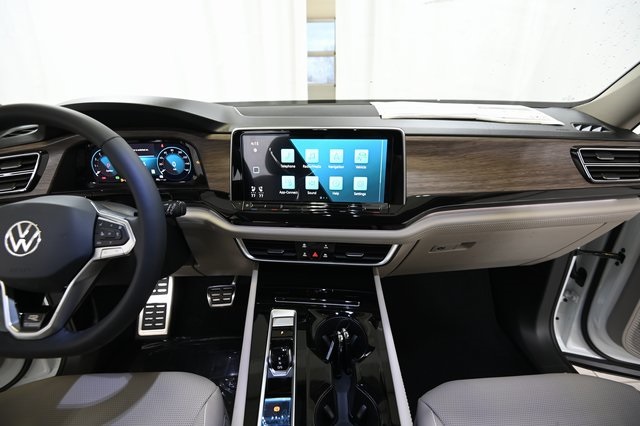 2026 Volkswagen Atlas SEL Premium R-Line photo 2