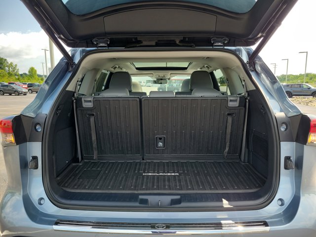 2020 Toyota Highlander Platinum photo 8