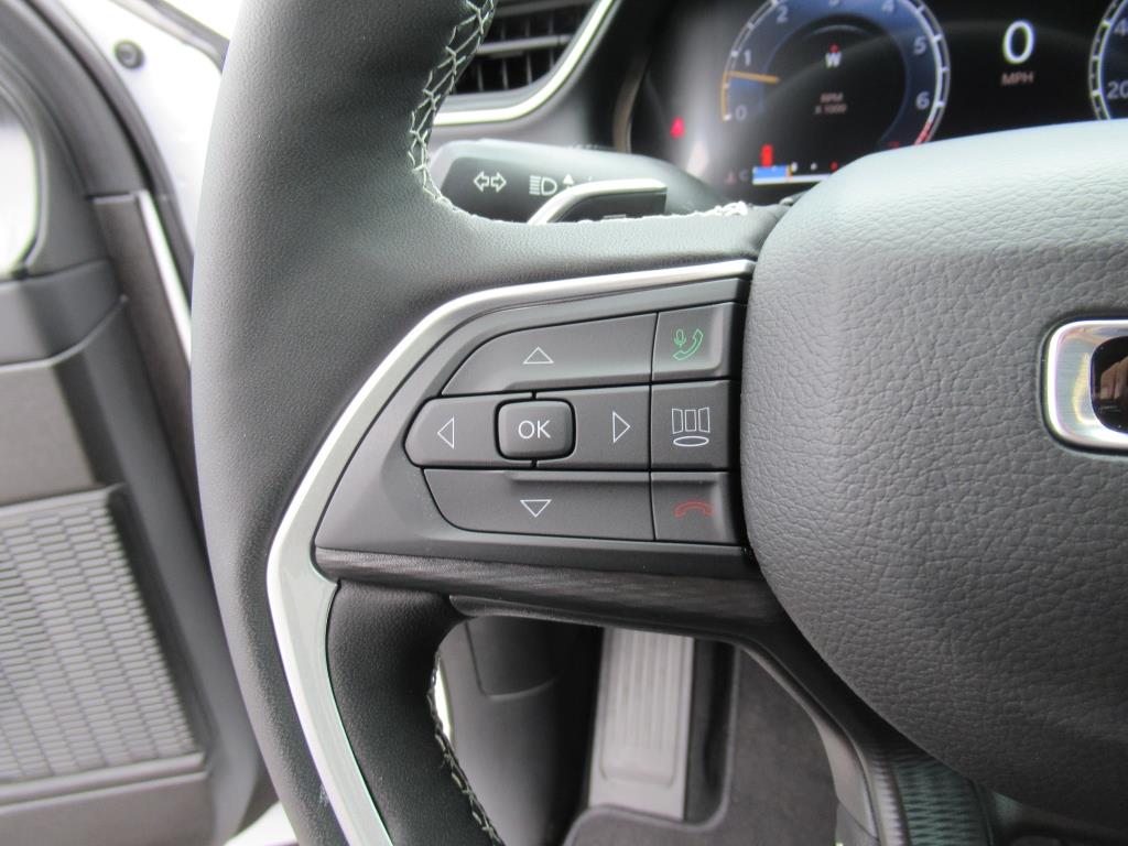 2025 Jeep Grand Cherokee Altitude photo 12