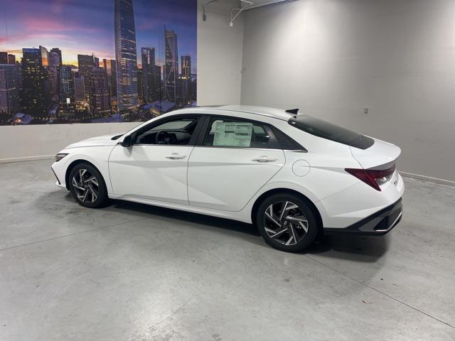 2025 Hyundai Elantra Hybrid Limited photo 4