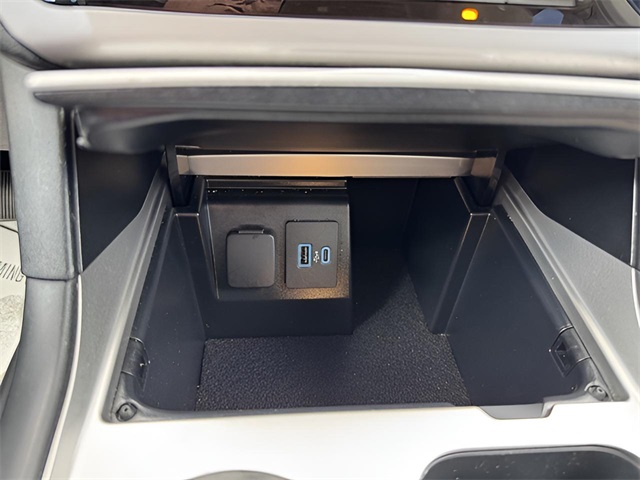2023 Ford Explorer Base photo 30