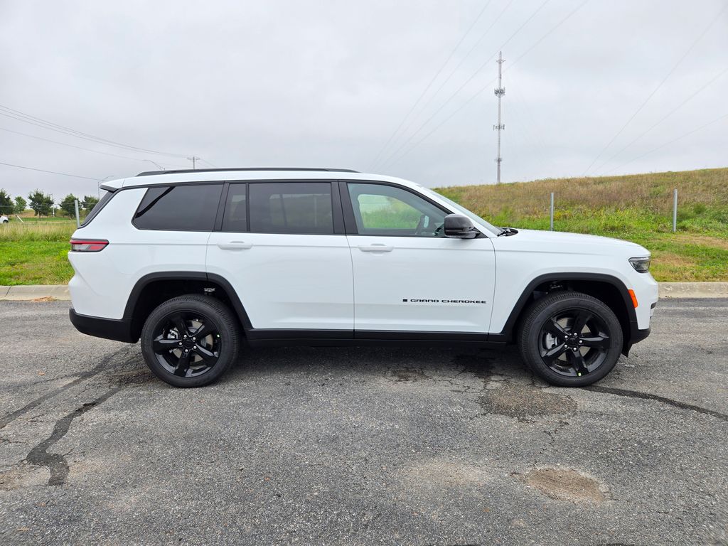 2025 Jeep Grand Cherokee Altitude X photo 2