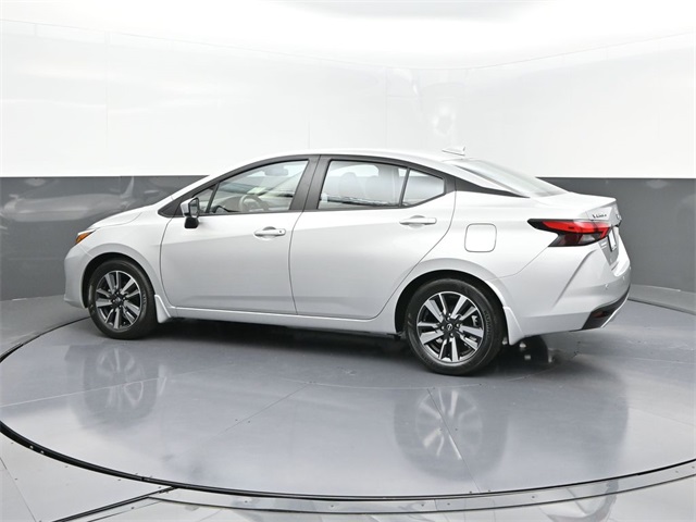 2025 Nissan Versa 1.6 SV photo 3