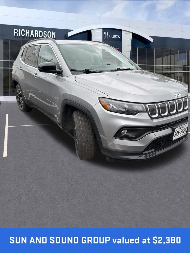 2022 Jeep Compass Latitude photo 2