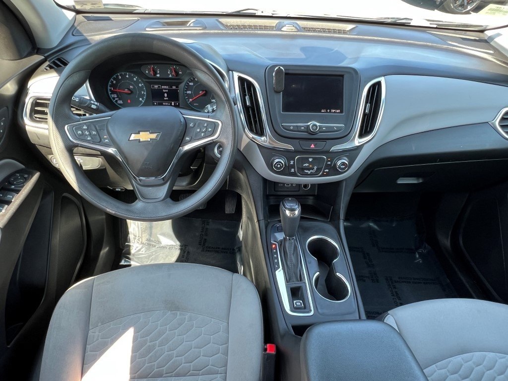 2021 Chevrolet Equinox LS photo 3