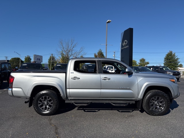 2022 Toyota Tacoma SR5 photo 2