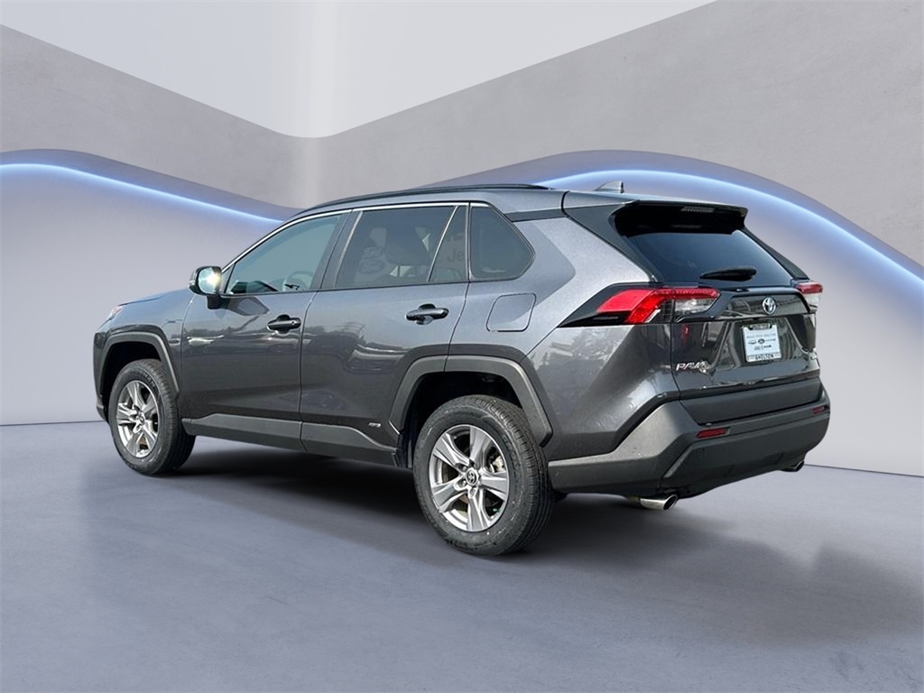 2022 Toyota RAV4 Hybrid XLE photo 3