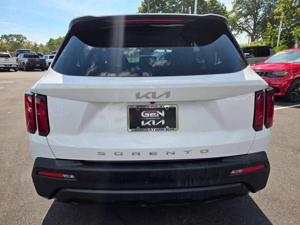 2022 Kia Sorento LX photo 23