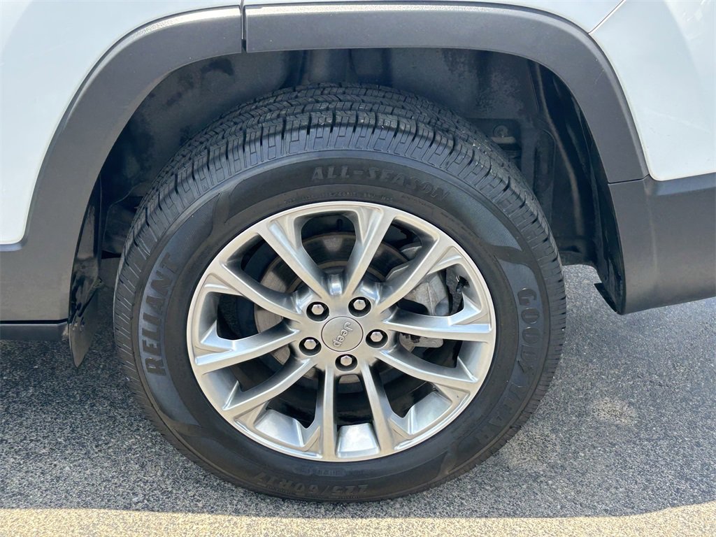 2022 Jeep Cherokee Latitude Lux photo 10