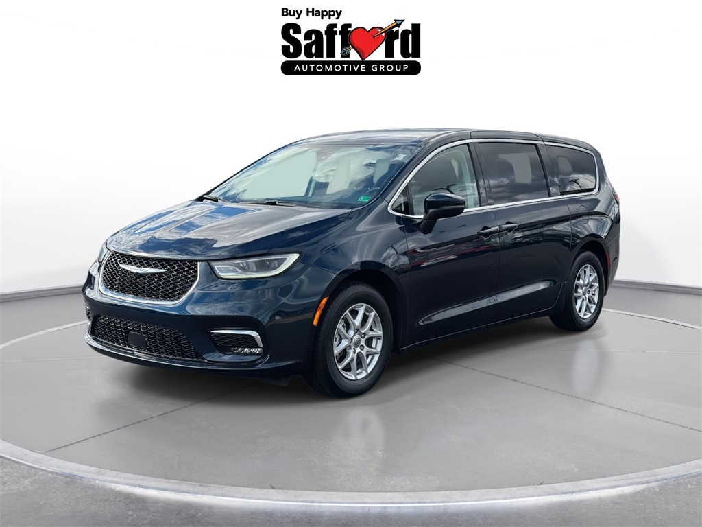 2023 Chrysler Pacifica Touring L's photo