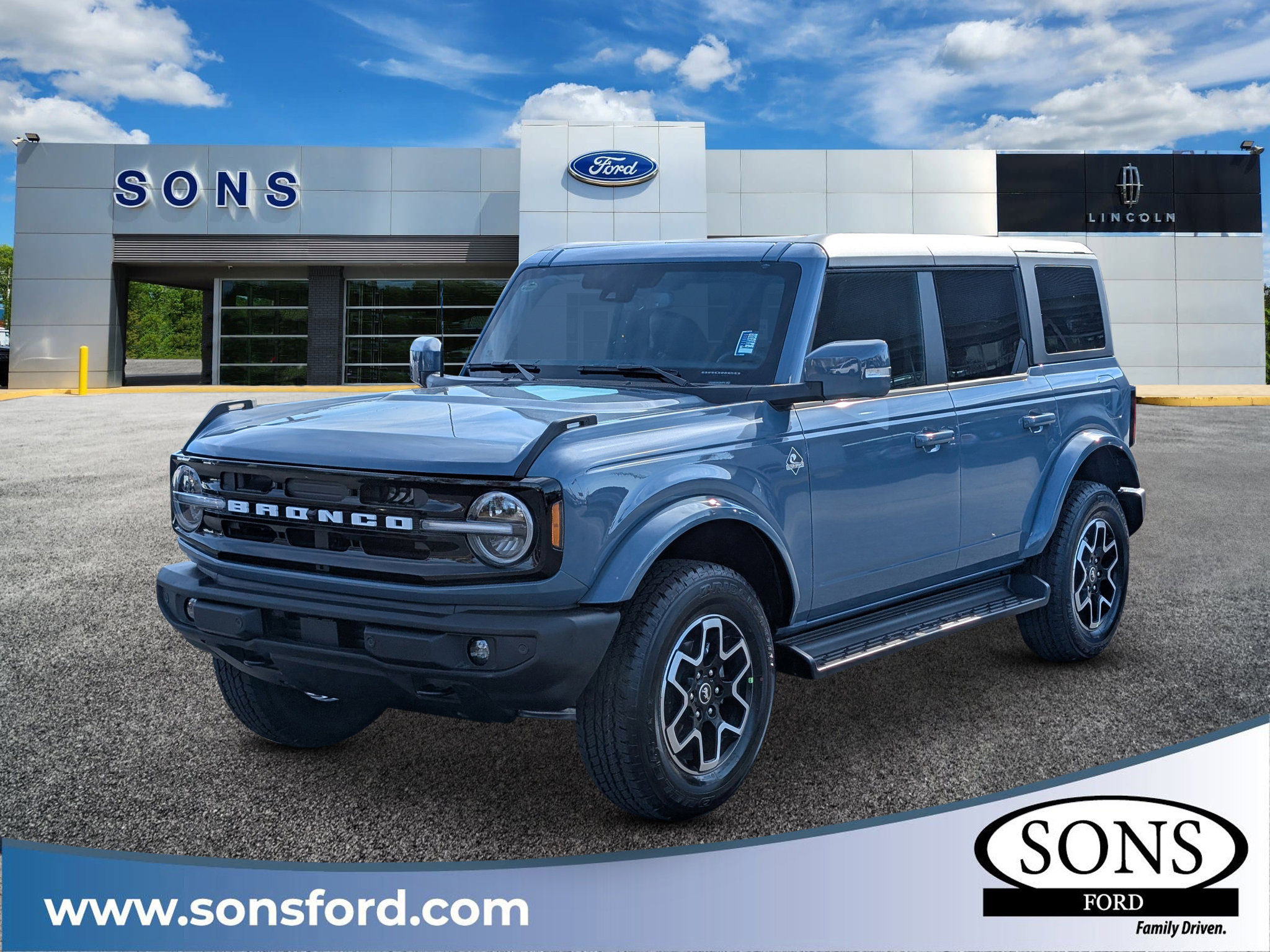 2025 Ford Bronco 4-Door Outer Banks's photo