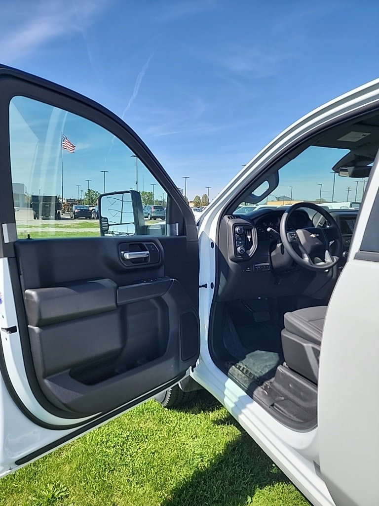 2024 Chevrolet Silverado 2500HD photo 3