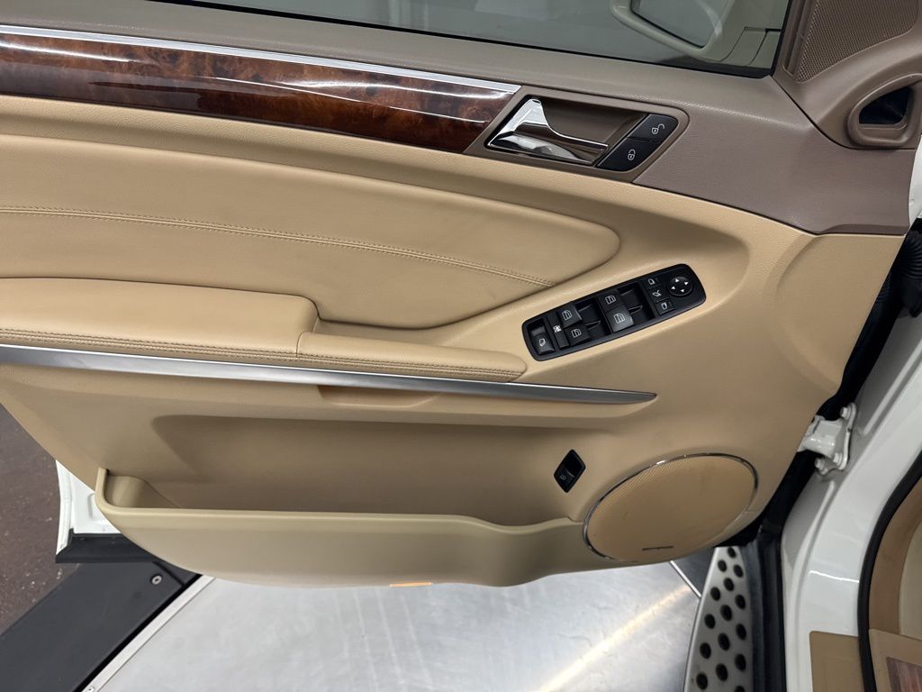 2011 Mercedes Benz GL 350 photo 12