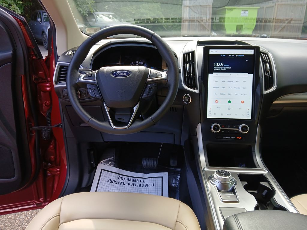2022 Ford Edge SEL photo 12
