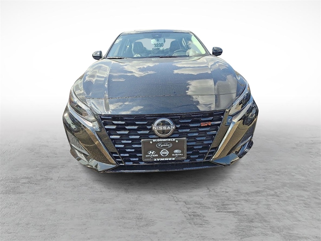 2025 Nissan Altima SR photo 2