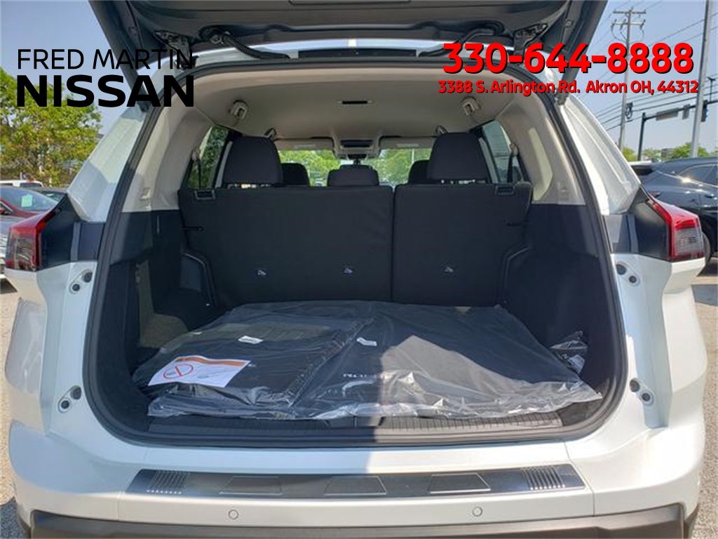 2025 Nissan Rogue SV photo 6