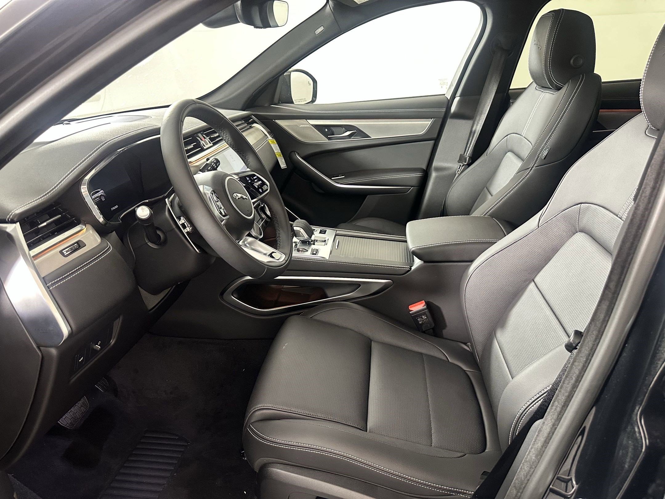 2026 Jaguar F-PACE P250 R-Dynamic S photo 4