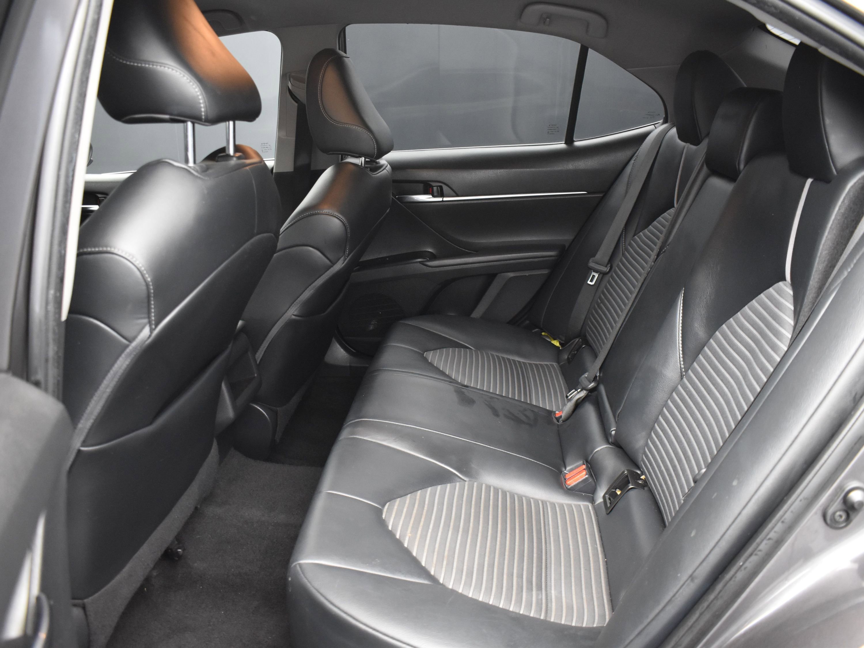2020 Toyota Camry SE photo 15