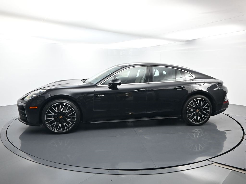 2026 Porsche Panamera E-Hybrid 4 photo 2