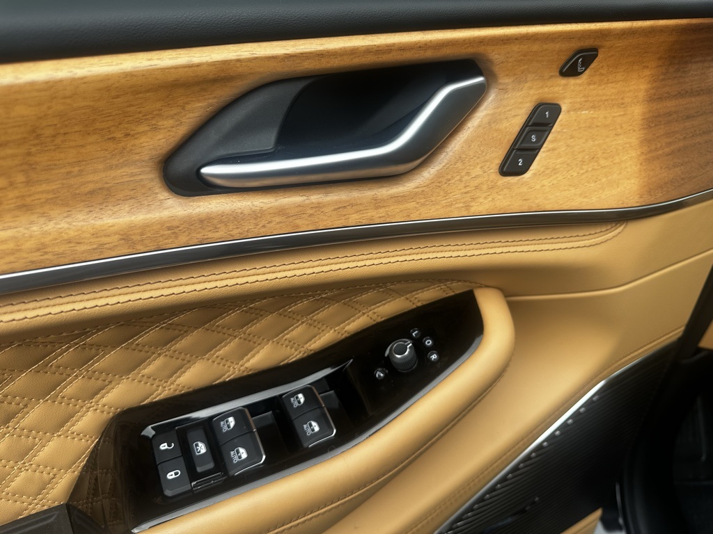 2024 Jeep Grand Cherokee Summit Reserve 4xe photo 5