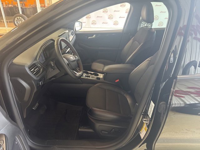 2024 Ford Escape ST-Line photo 3