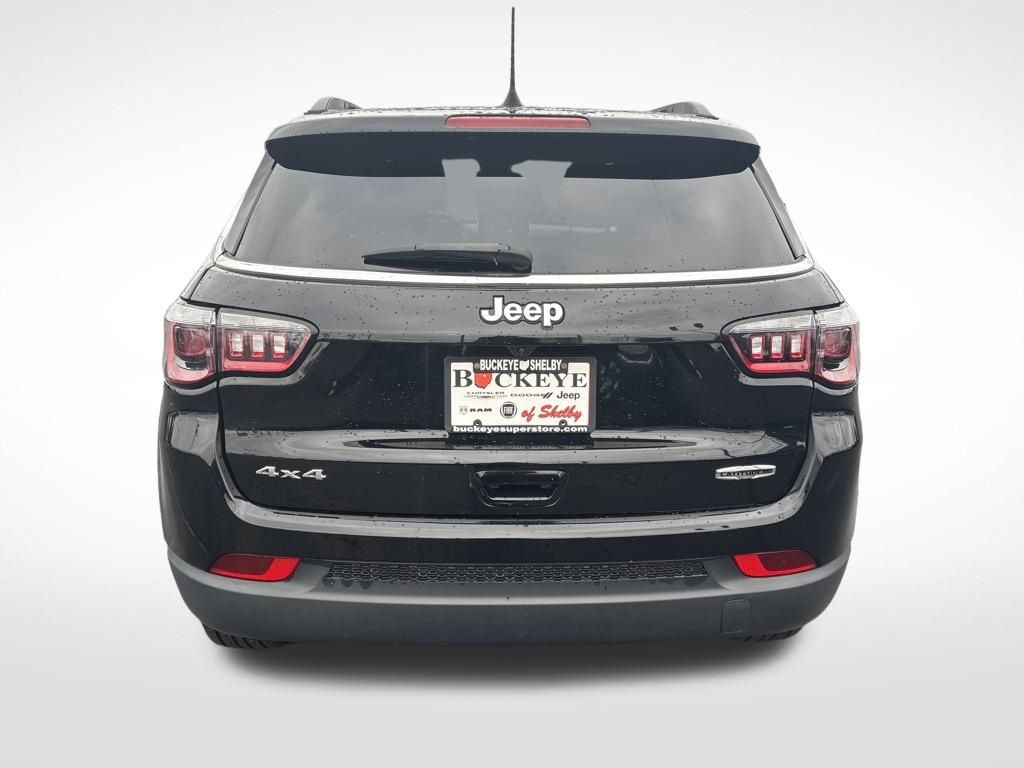 2022 Jeep Compass Latitude Lux photo 3