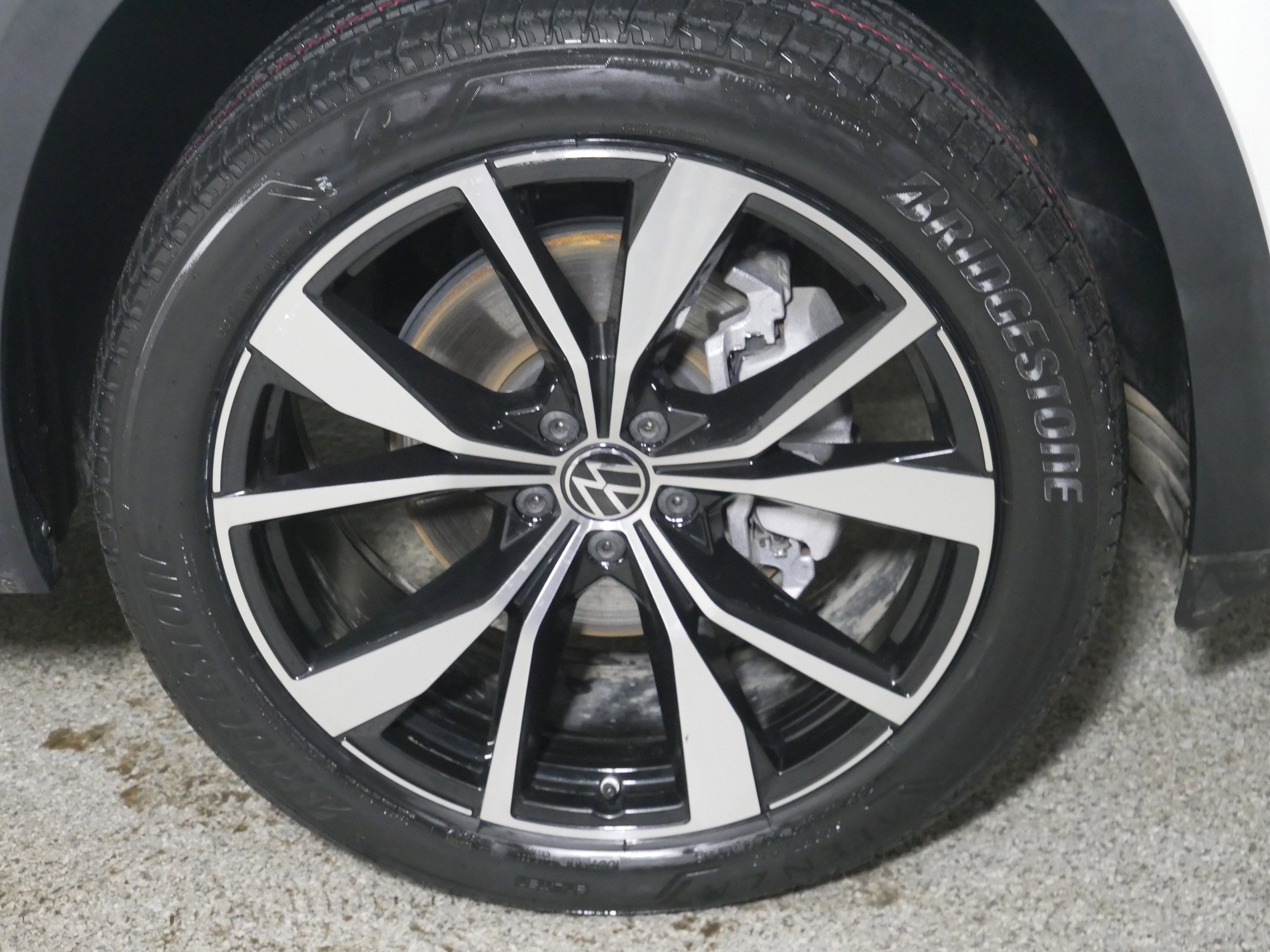 2024 Volkswagen Atlas SEL Premium R-Line photo 12