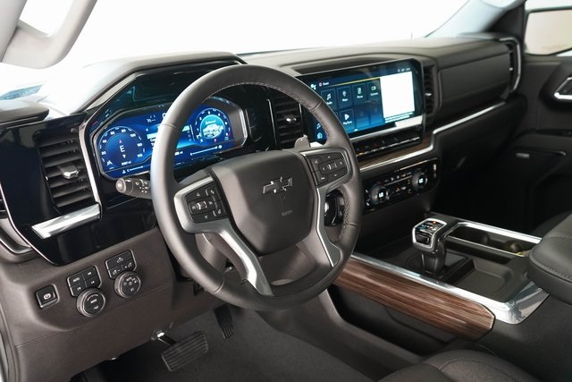 2024 Chevrolet Silverado 1500 RST photo 2