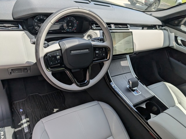 2026 Land Rover Range Rover Velar S photo 4