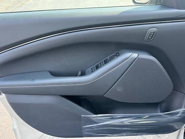 2025 Ford Mustang Mach-E Select photo 10