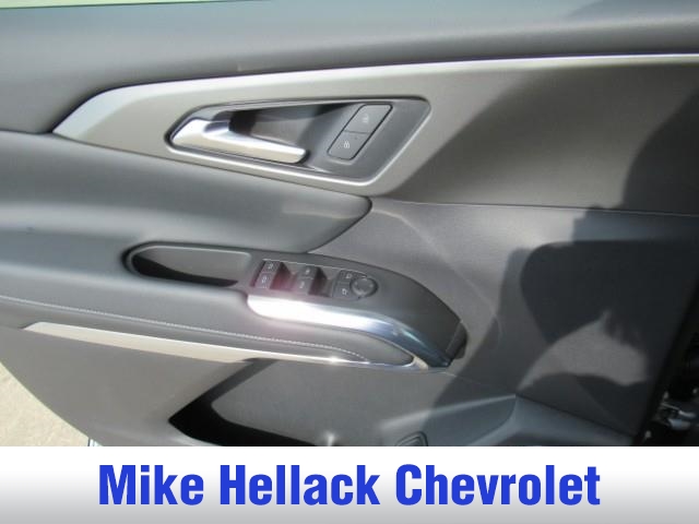2025 Chevrolet Traverse photo 14