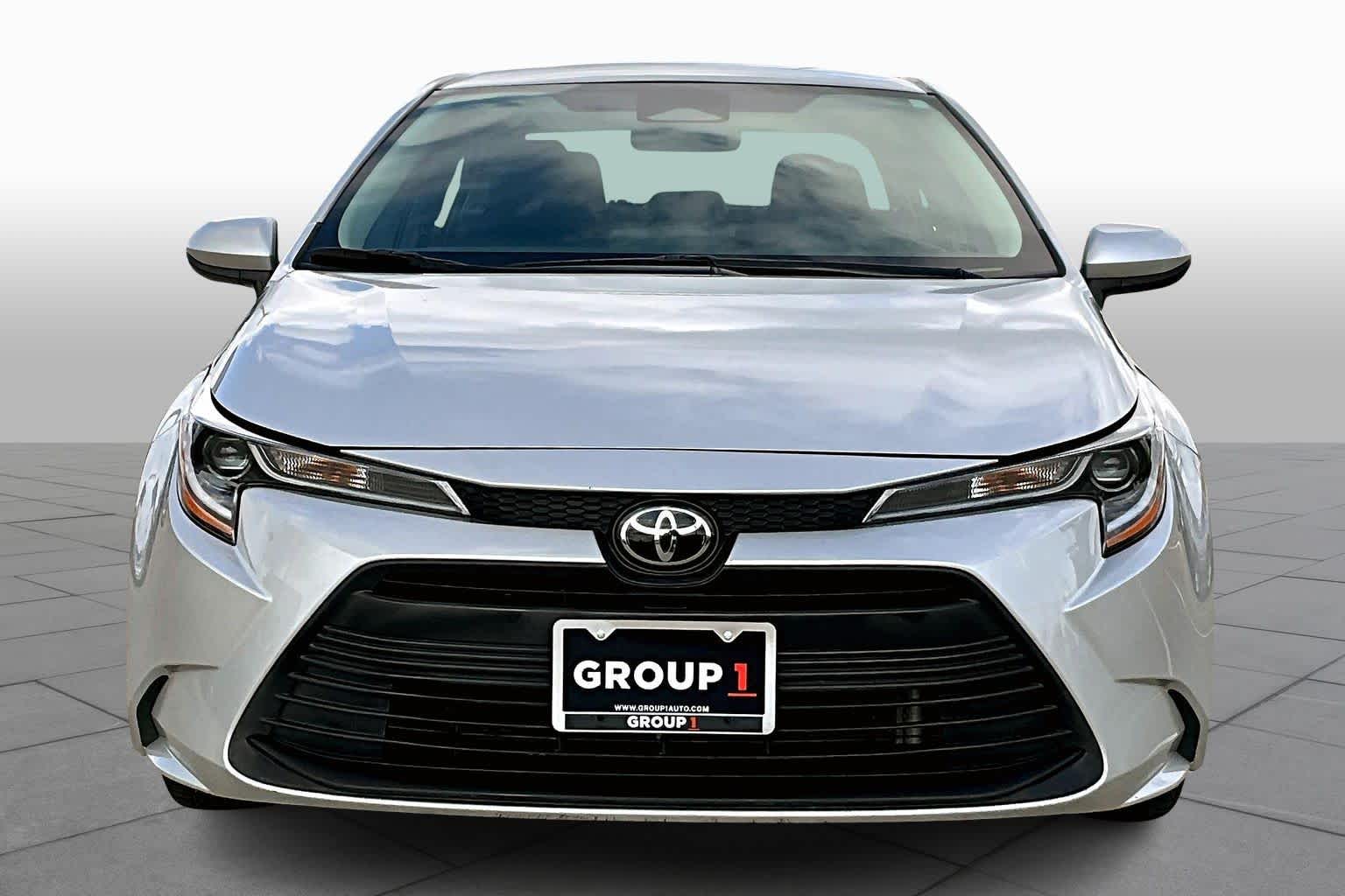 2023 Toyota Corolla LE photo 3