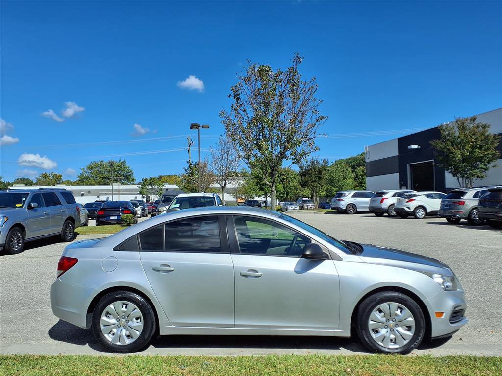 2016 Chevrolet Cruze LS photo 3