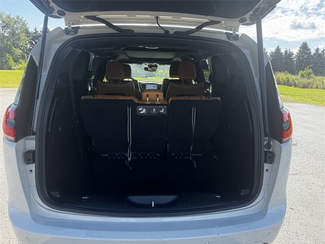 2021 Chrysler Pacifica Hybrid Pinnacle photo 18