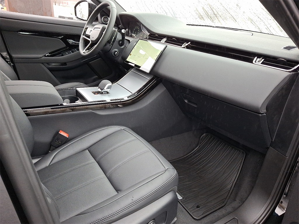 2025 Land Rover Range Rover Evoque S photo 4
