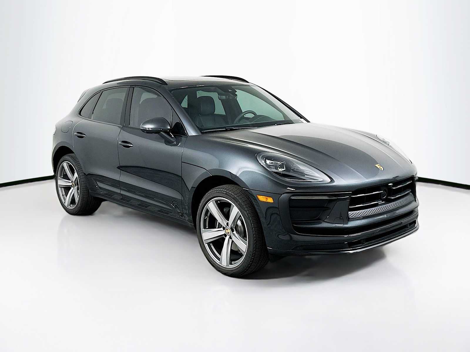2026 Porsche Macan T photo 6