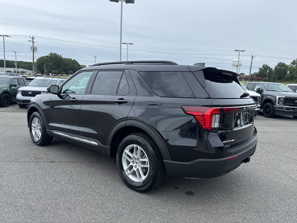 2025 Ford Explorer photo 4