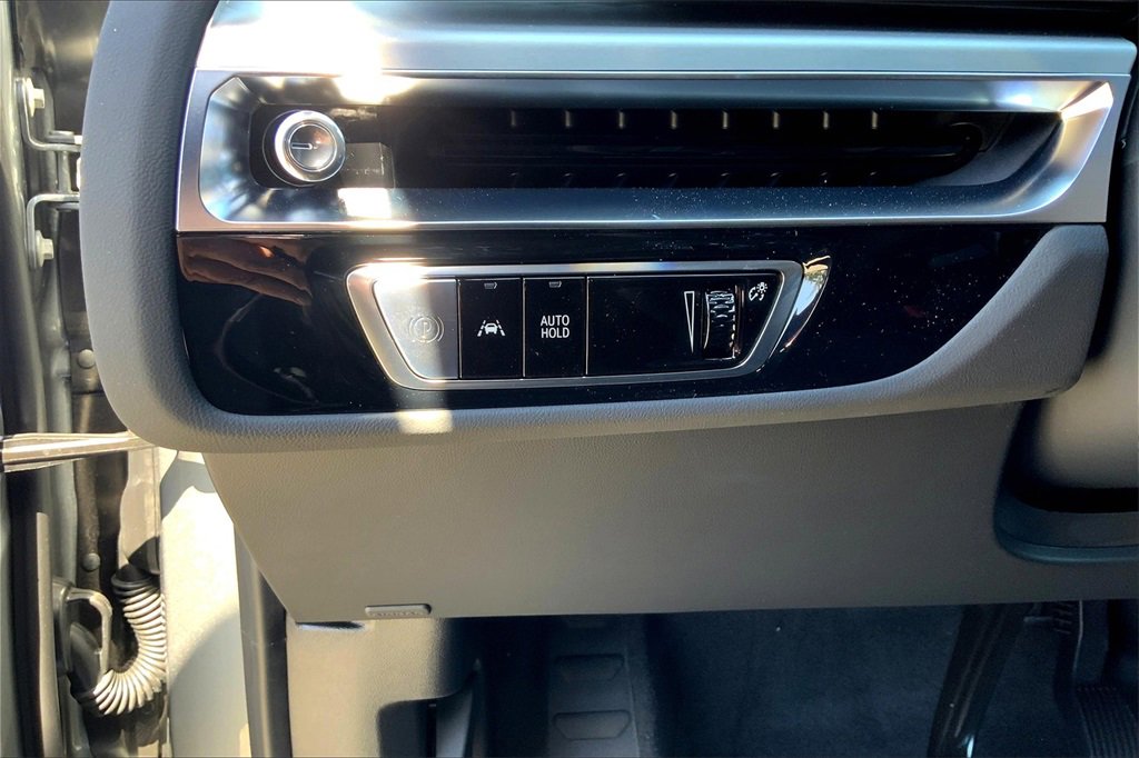 2025 Cadillac Lyriq Luxury photo 16