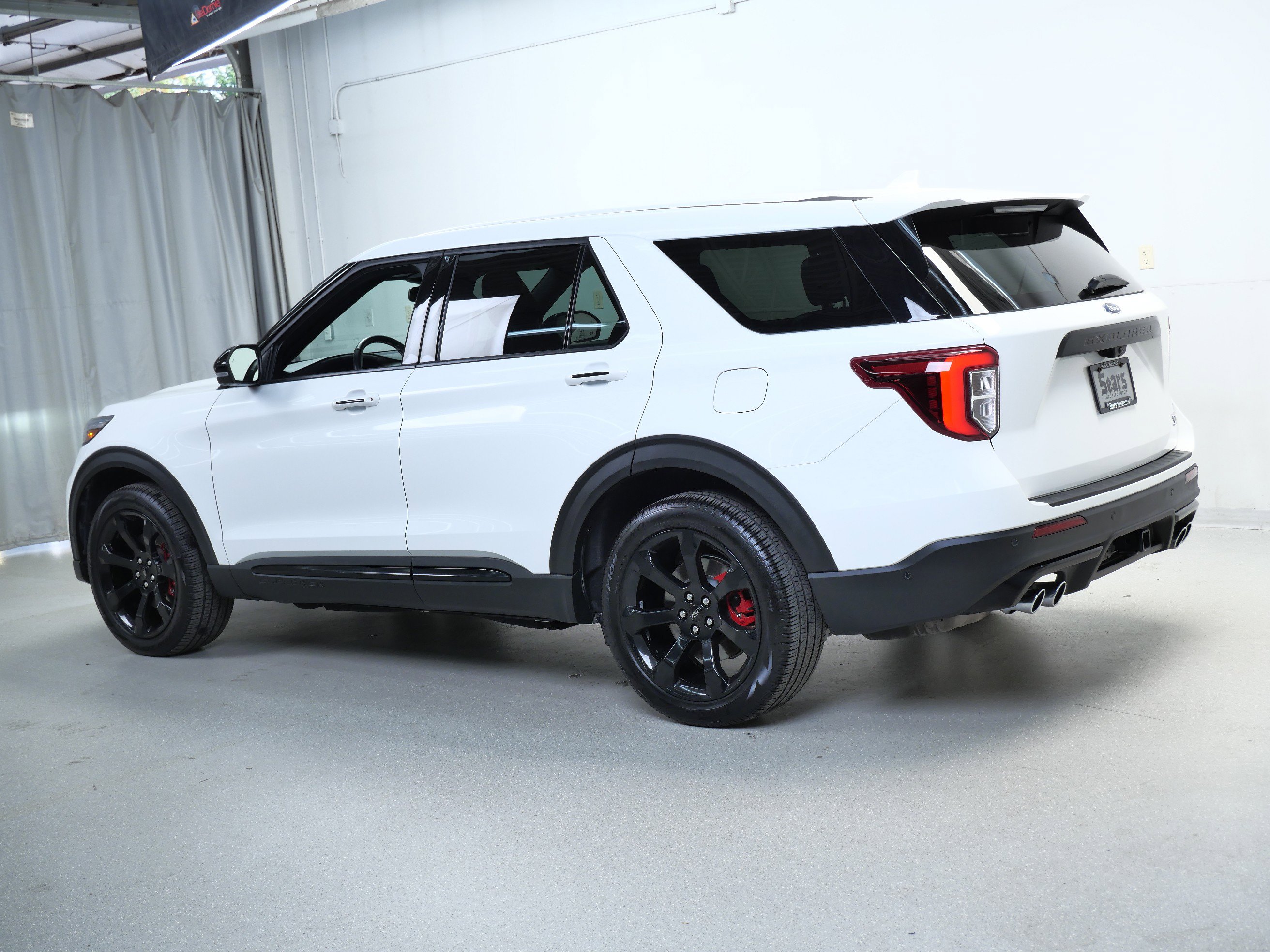 2022 Ford Explorer ST photo 9