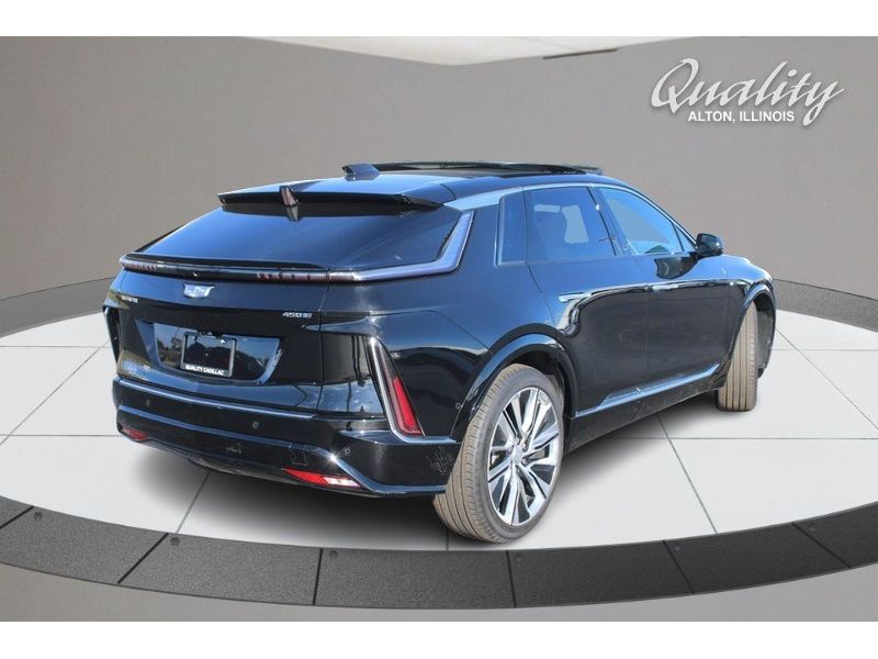2024 Cadillac Lyriq Luxury photo 3