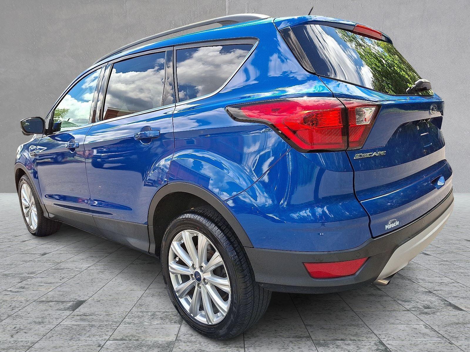2019 Ford Escape SEL photo 4