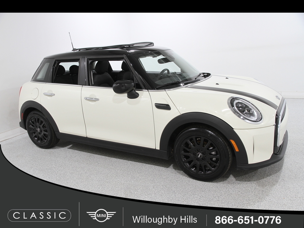 2023 MINI Hardtop 4 Door Base's photo